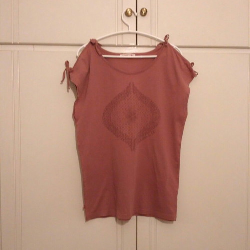 Levi's women's mako t-shirt used, size M, rotten apple color