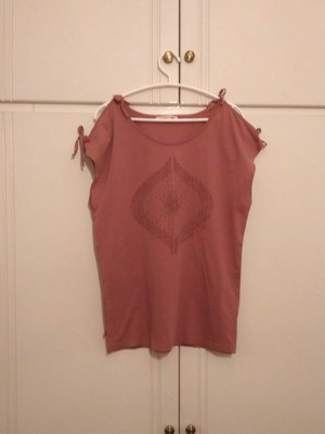 Levi's women's mako t-shirt used, size M, rotten apple color