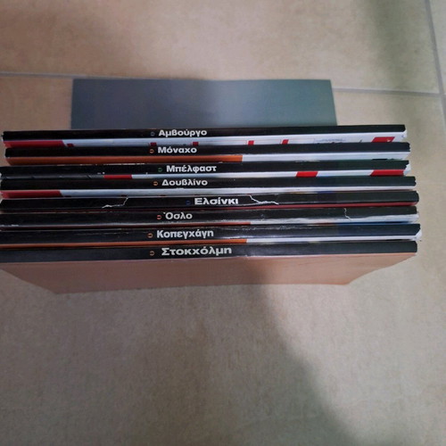 Lonely Planet travel guides like new, set
