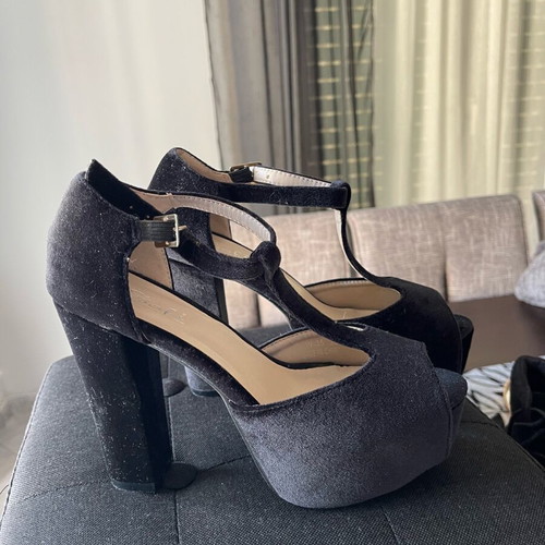 Women's velvet high-heeled sandals like new, size 36