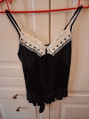 Blouse with straps and ruffles like new, size S