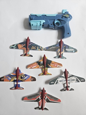 Children's toy gun with paper airplane launcher, new, set of 6 planes
