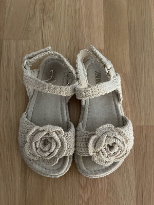 Zara children's sandals like new, beige, size 26