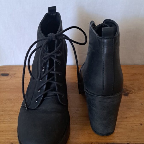 Bershka black ankle boots with laces, size 38