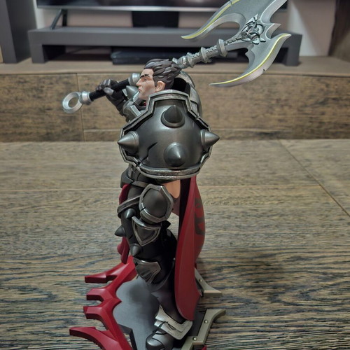 Darius XL figure from League of Legends 35cm like new with box