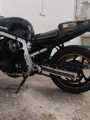 Suzuki GSX-R 750 '86 μεταχειρισμένη με αναβαθμισμένο κινητήρα 917cc