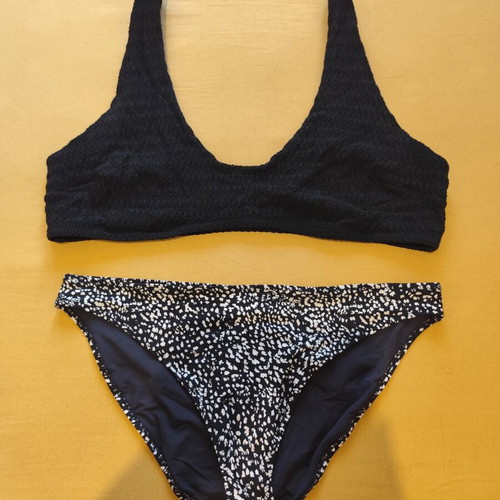 Black and white bikini XL used, comfortable and flattering fit