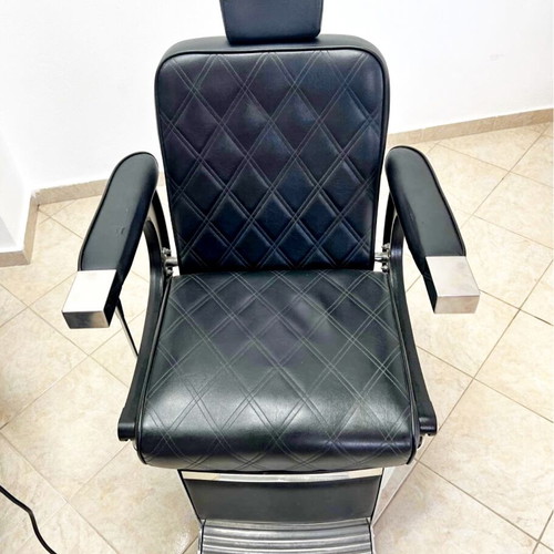 Barber chair like new, minimally used
