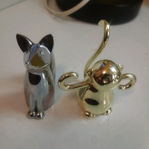 Umbra ring stands like new, small, gold and silver