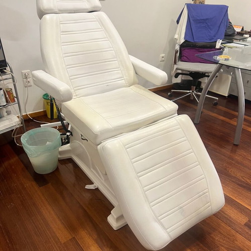 Electric aesthetic chair with 3 motors and remote control