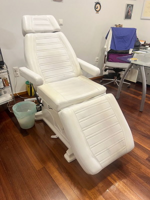 Electric aesthetic chair with 3 motors and remote control