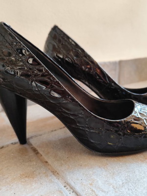 Dkny Willa λουστρίνι γόβες νούμερο 37 σαν καινούργιες, μαύρες