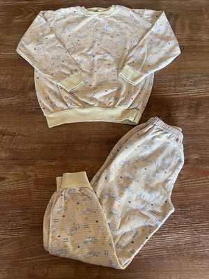 Σετ πιτζάμες 10 ετών μεταχειρισμένο, μπεζ και κίτρινο