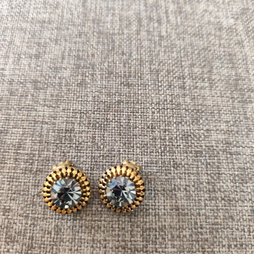 Clip-on earrings like new