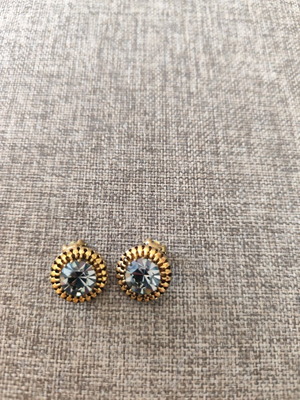 Clip-on earrings like new