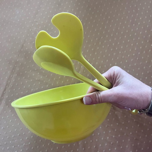 Serving bowl like new 26 x 13