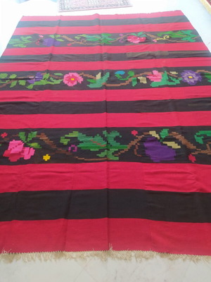 Handmade antique kilim used, dimensions 2.70 x 4.00