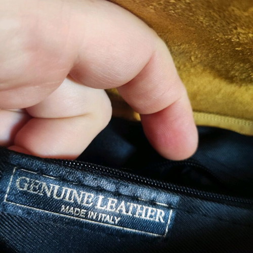 Leather bag mustard like new, handheld