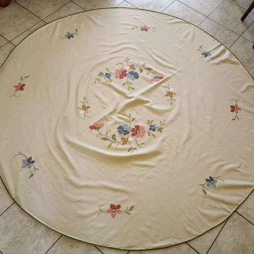 Woven beige tablecloth, 1.85m diameter
