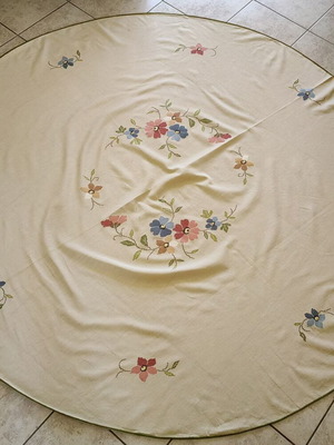 Woven beige tablecloth, 1.85m diameter