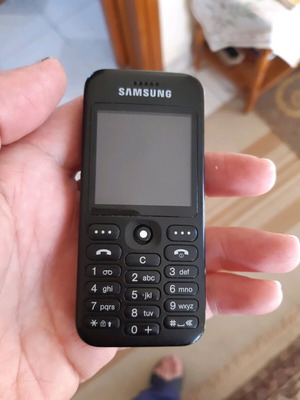 Samsung E590 употребяван, не работи, с зарядно и батерия