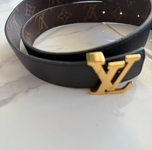 Ζώνη Louis Vuitton με δέρμα και μονογράμματα, μέγεθος 80, σαν καινούργια