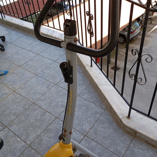 Exercise bike like new, needs resistance repair