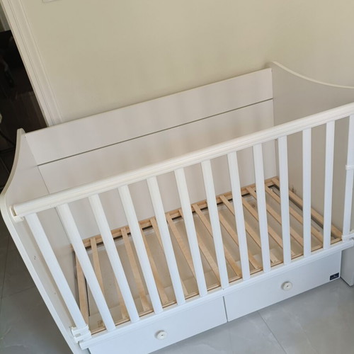 Lorelli baby cot with adjustable side rail