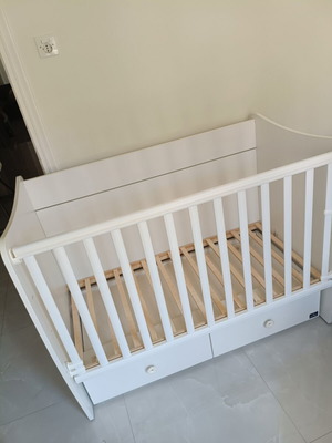 Lorelli baby cot with adjustable side rail