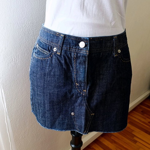 Sisley mini jeans skirt like new, size Large, blue
