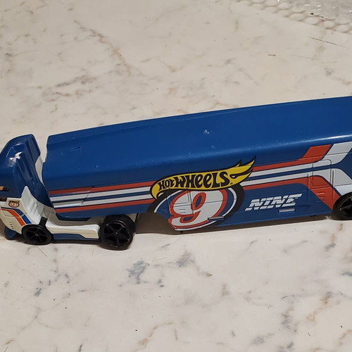 Hot Wheels Speedway Hauler 2016 used with minor chip on rear door