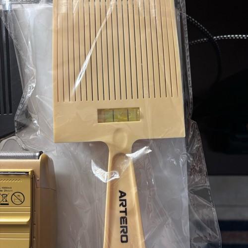 Barber tools like new, 2 Flat Top, Caliber shaver, Kemei trimmer