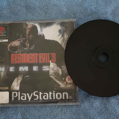 Resident Evil 3 Nemesis Playstation 1 used, black version, no manual