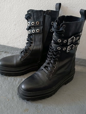 Zara δερμάτινες μπότες νούμερο 40 σαν καινούργιο, μαύρες