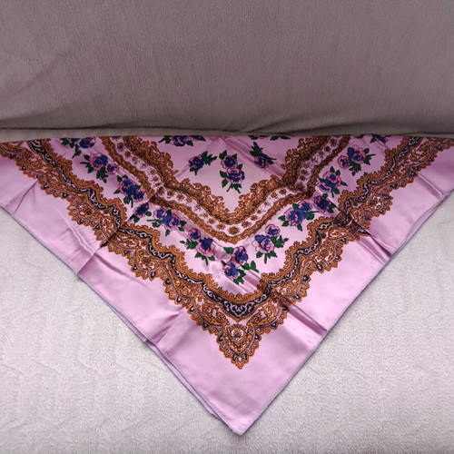Headscarf pink, like new, size 67/65 cm