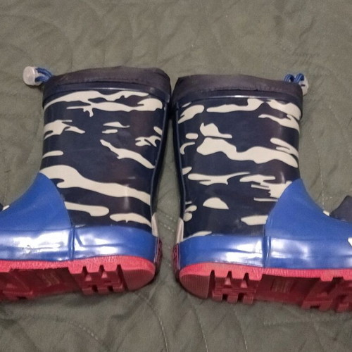 Gioseppo kids' rain boots "Shark" size 26 like new, black and blue