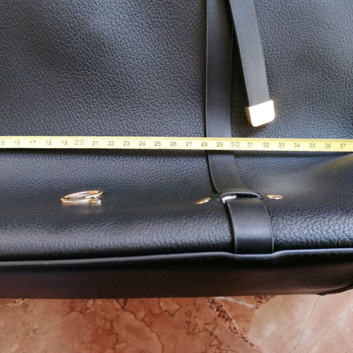 Axel shoulder bag black like new
