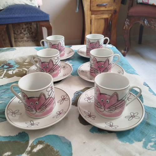 Serving set of 6 cups and saucers like new