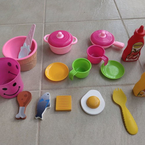 Plastic kitchen toys used, assorted children's set