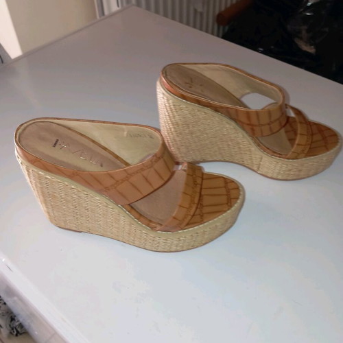Favela platform shoes size 36 used, beige