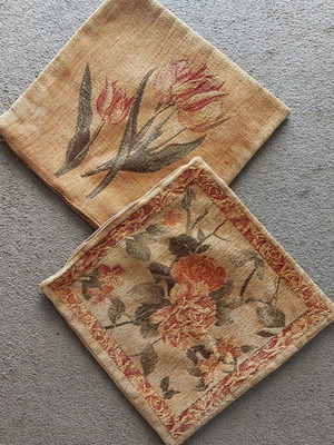 Pillowcases pack of two like new, floral design