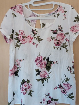 Women's short-sleeve blouse new, size M/38/10, multicolor