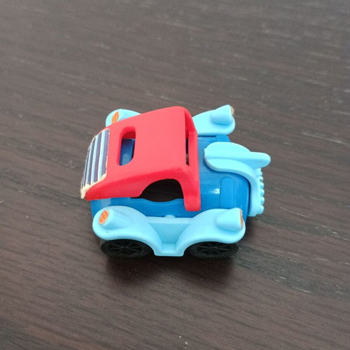 Various toys used, pack of 4 small pieces