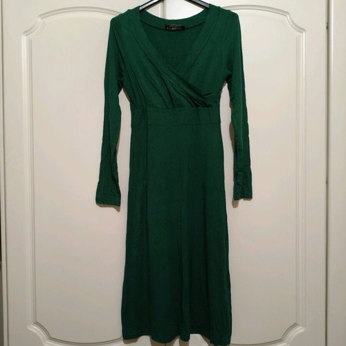 Green long wrap dress like new with long sleeves