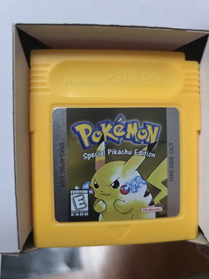 Pokemon Yellow Game Boy Color касета като нова с кутия и инструкции
