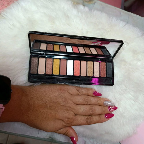 Eyeshadow palette with highlighter new for perfect makeup