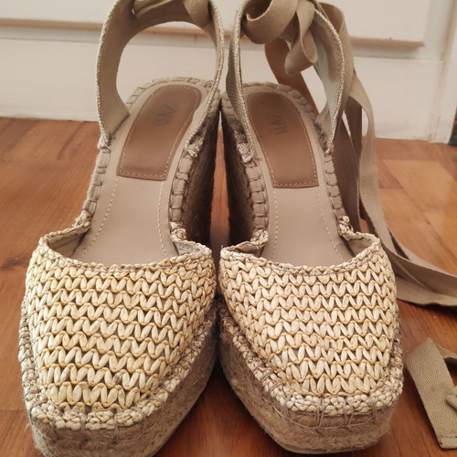 Zara beige espadrille platform sandals size 40 like new