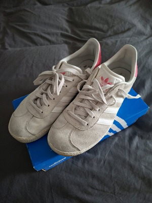 Adidas Gazelle J athletic shoes like new, gray and beige, size 38