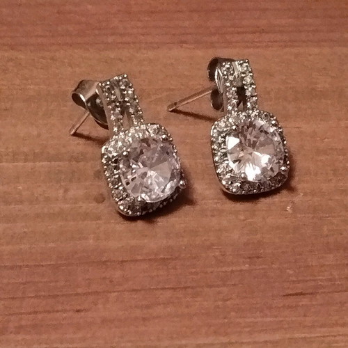 Earrings sparkling, like new, unworn
