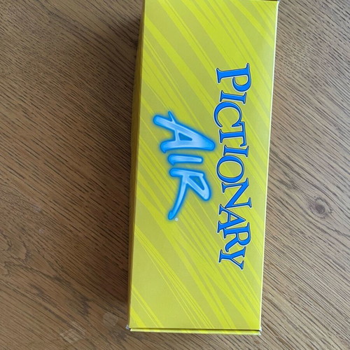 Pictionary Air game like new
